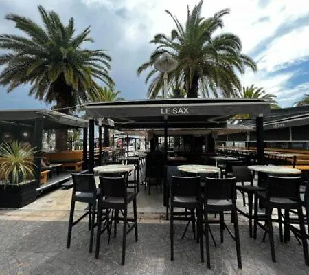 2 Steps From Bergerie Beach! Ιέρ